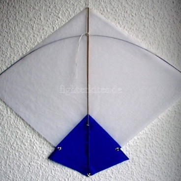 Segel: appliziert
Segelmaterial: Ripstop-Nylon
Bogenstab: Carbon 1,2 mm
Mittelstab: Bambus
Gesamtgewicht: 10,5 g Segel: appliziert
Segelmaterial: Ripstop-Nylon
Bogenstab: Carbon 1,2 mm
Mittelstab: Bambus
Gesamtgewicht: 10,5 g